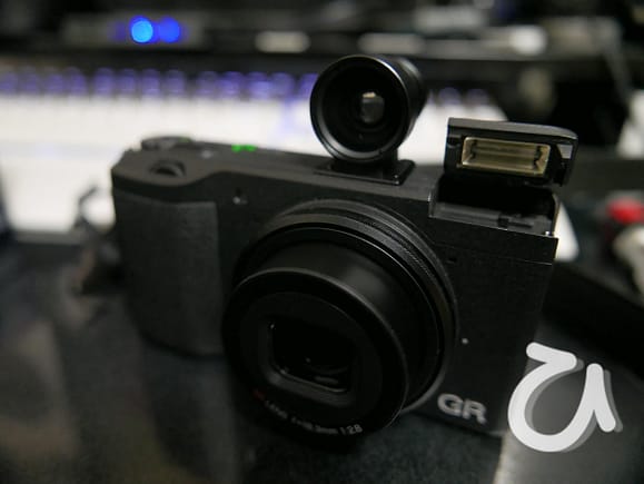RICOH GR用にPanasonic LUMIX 用光学ファインダーDMW-VF1を購入した